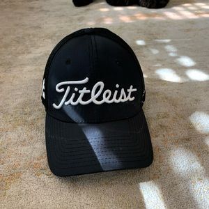 Titleist hat black